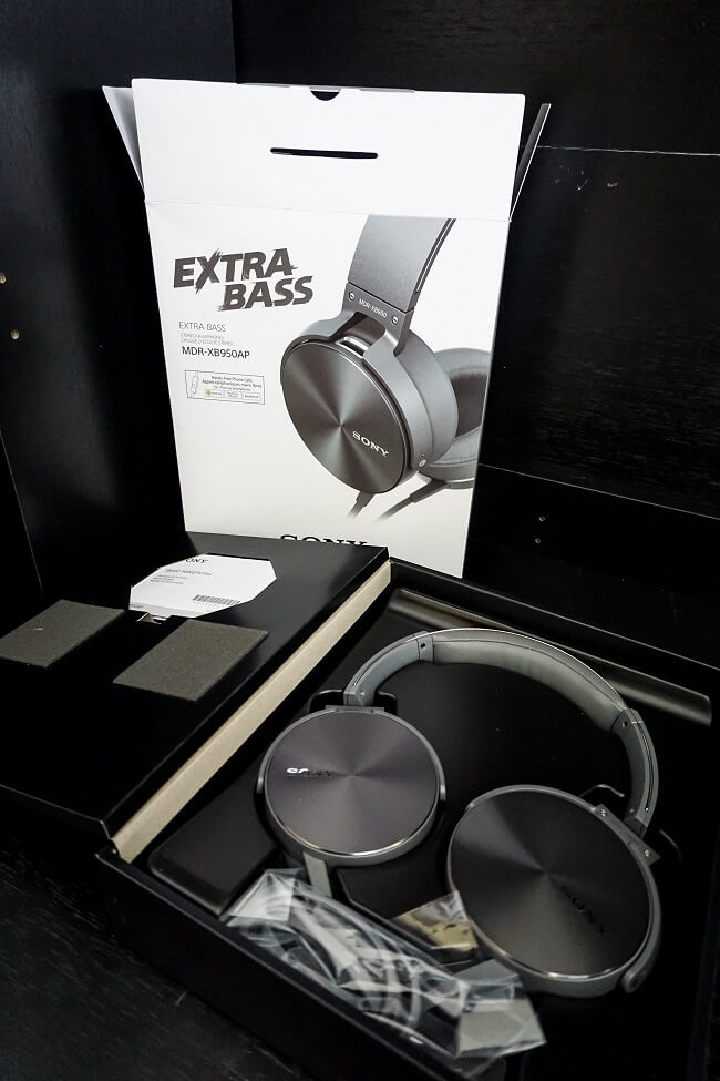 Sony Extra Bass Headphones (1)