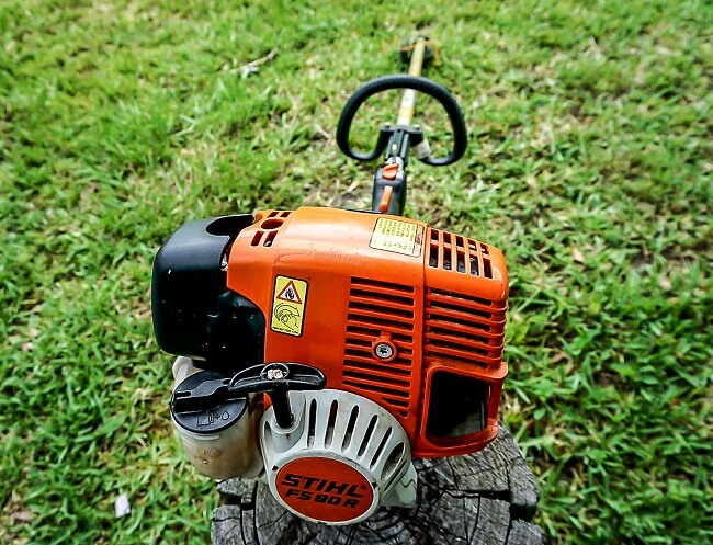 Weedwacking your lawn like a pro (3)