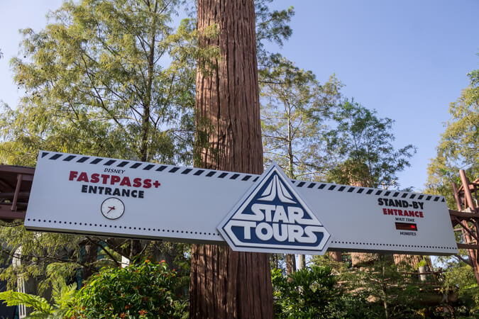 star-tours-launch-bay-theater-1