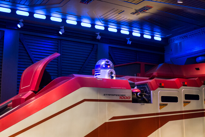 star-tours-launch-bay-theater-2